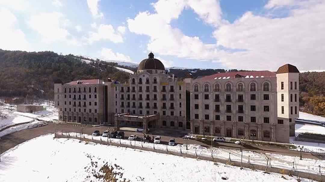 khách sạn chất lượng cao Golden Castle Casino and Hotel