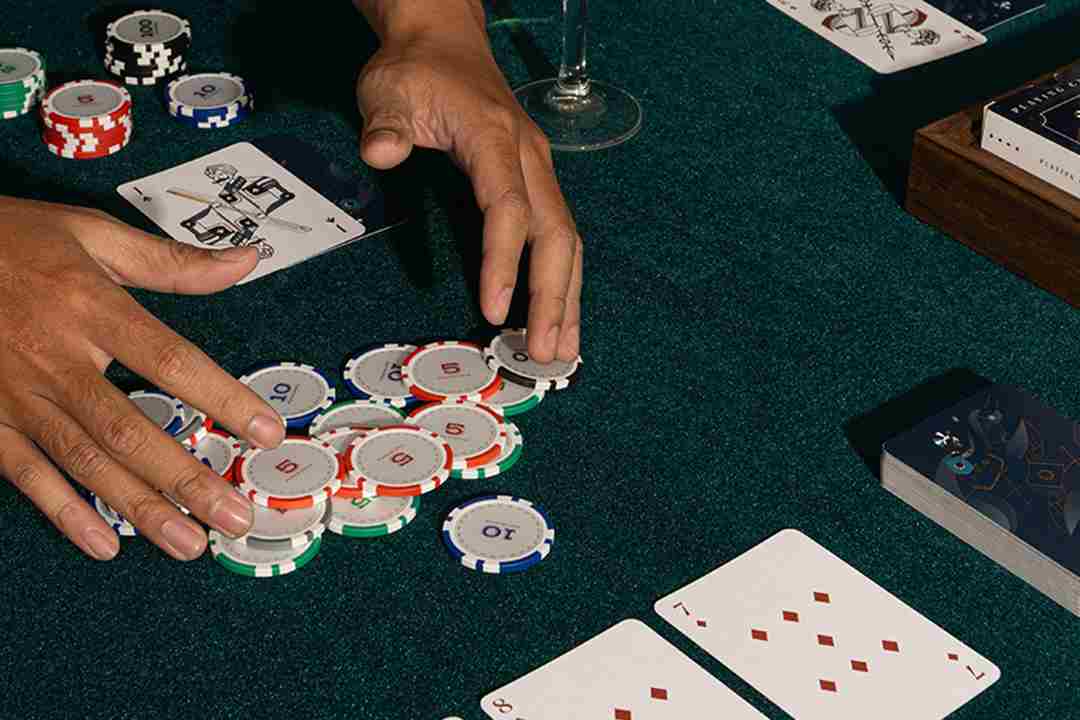 Cố gắng giữ cố định thời gian ra bài trong Poker